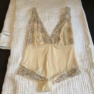 Marilyn Monroe Cream Lace Chemise with Satin Elegance